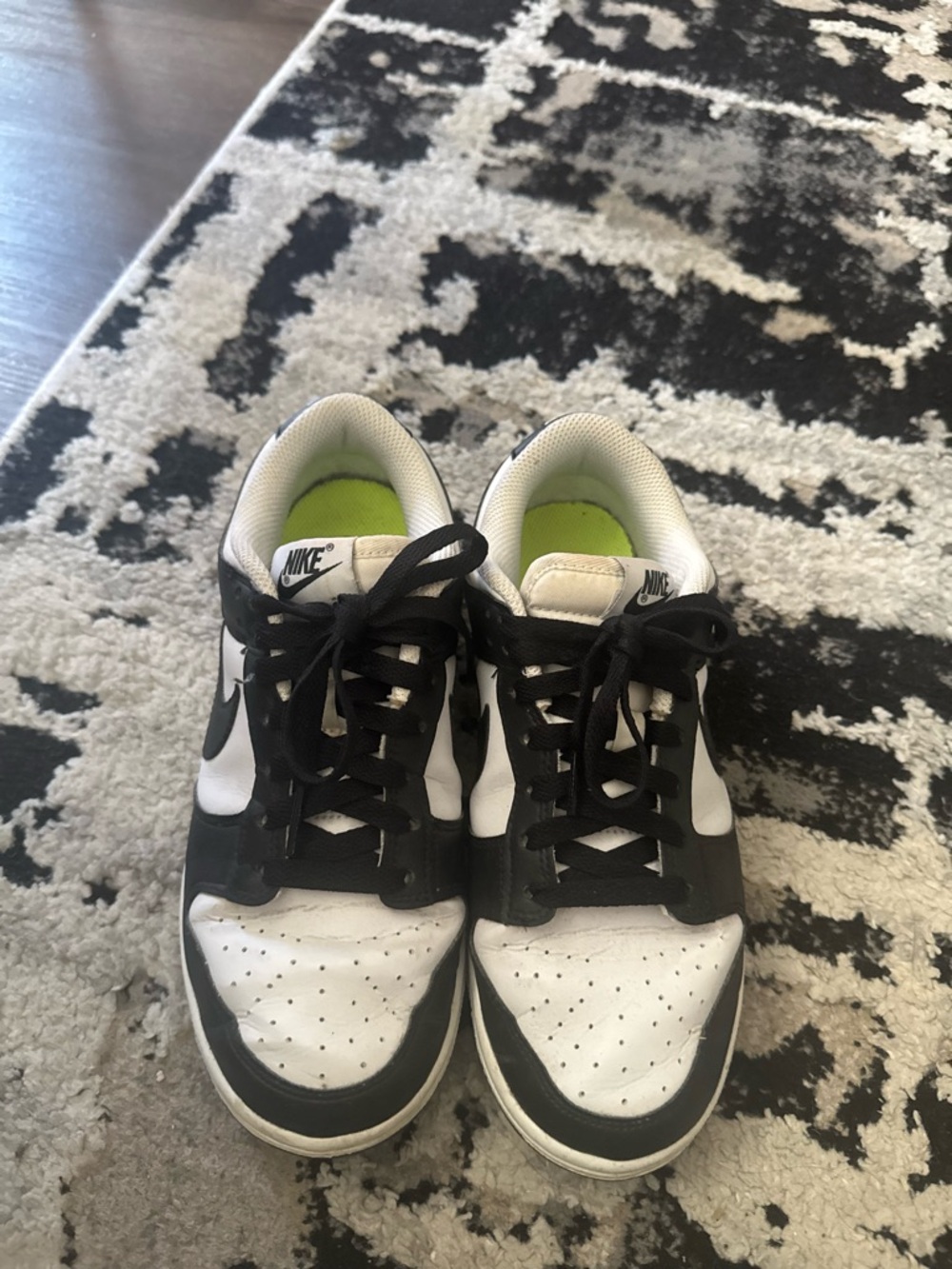 Nike White and Black Athletic Shoe (Interior Tag Visible)